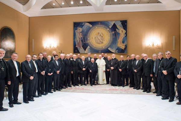 Todos los obispos de Chile presentan su renuncia al Papa 