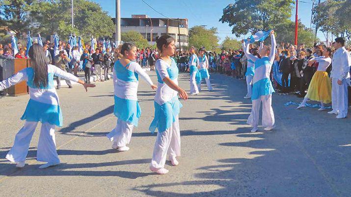 Video  Honrar la Patria es en parte ese eterno regresar del santiaguentildeo a su hogar