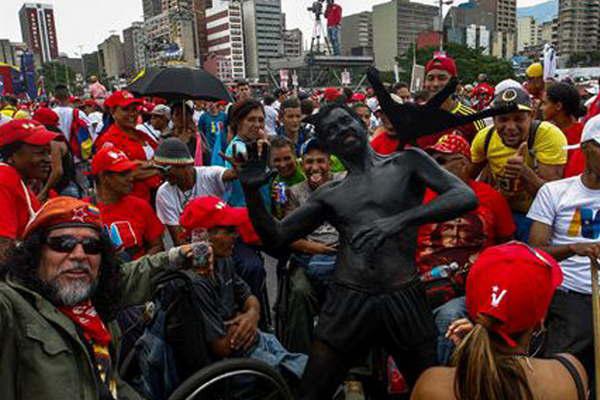 Los venezolanos votan hoy con la certeza de un triunfo de Maduro