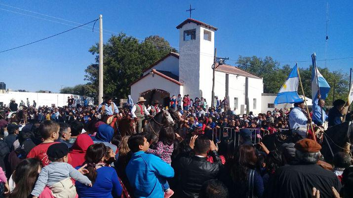 Los Telares- Miles de fieles veneran al Señor de la Paciencia