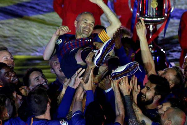 Andreacutes Iniesta se fue por la puerta grande y bien ganador