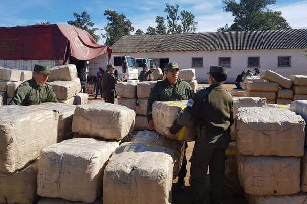 Secuestran mercaderiacutea ilegal valuada en maacutes de 15 millones