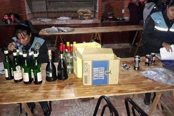 Desalojan un bar con maacutes de 100 menores que consumiacutean alcohol