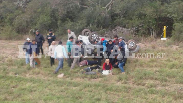 Una mujer murioacute y cuatro personas resultaron heridas por un vuelco
