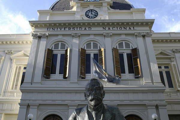 Entregan legajos reparados a viacutectimas del terrorismo de la Universidad de La Plata