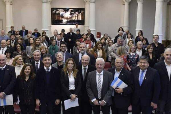 Estudiantes de Agronomiacutea Quiacutemica y Biologiacutea  tendraacuten nuevos beneficios