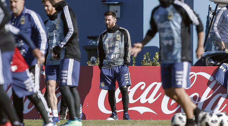 Lionel Messi llegoacute al paiacutes pero no entrenoacute con sus compantildeeros