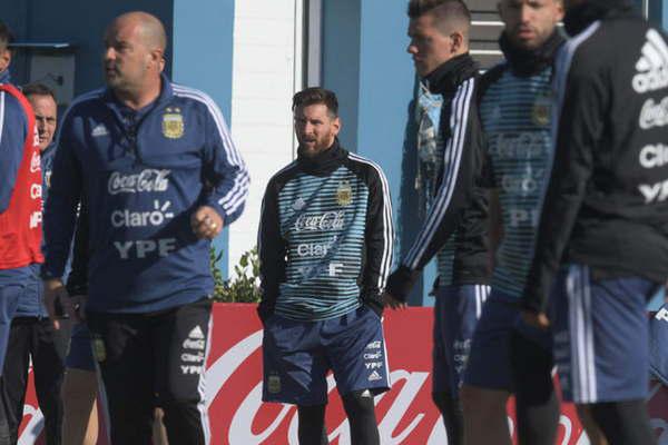 Messi llegoacute al paiacutes y se sumoacute raacutepido a los entrenamientos 