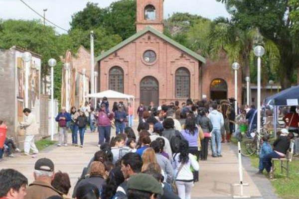 Cerca de 80000 fieles se movilizaron en honor a Santa Rita
