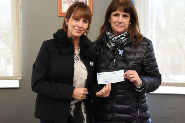 Alumnos del colegio Mariano Moreno recibieron un subsidio del municipio