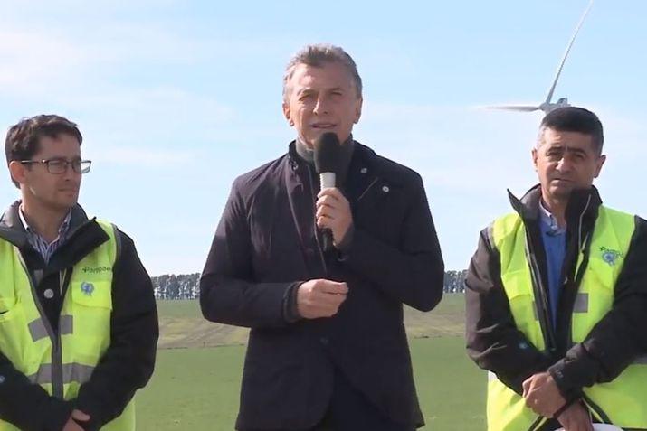 Tras hacerse un control de rutina el primer mandatario viajó a Bahía Blanca para inaugurar un parque eólico