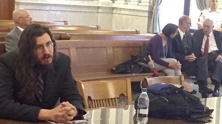 Matrimonio demandoacute a su hijo de 30 para que trabaje y se vaya de casa