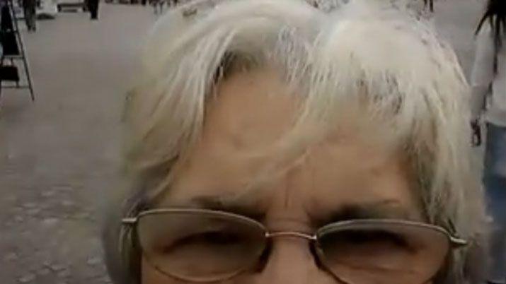 Video viral de dos abuelas- iquestPor queacute no me saca lo que estoy enfocando