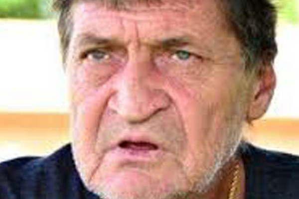 Julio Falcione seguiraacute siendo el DT de Baacutenfield 