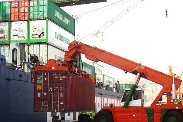 El deacuteficit comercial acumula  us 3420 M en el cuatrimestre