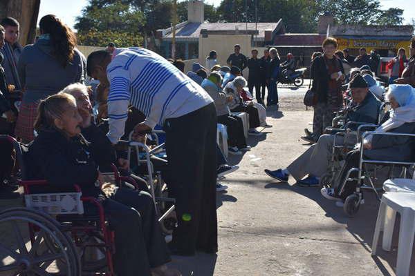 Chocolate patrio en la residencia de mayores Mama Antula