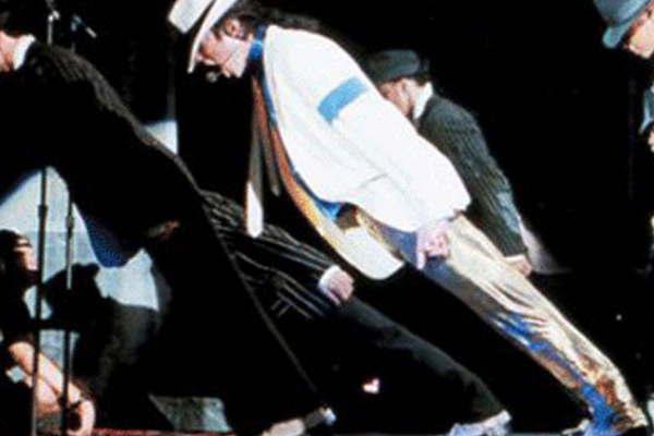 Cientiacuteficos explican coacutemo Michael Jackson logroacute desafiar la gravedad  