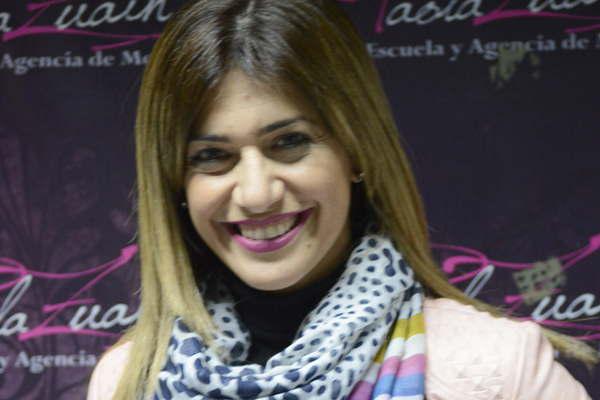 Desfile temaacutetico estrenos teatrales y pentildeas beneacuteficas son algunas de las propuestas