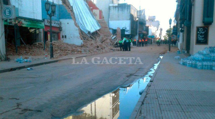 Tucumaacuten- temen un nuevo derrumbe en el ex cine Parravicini