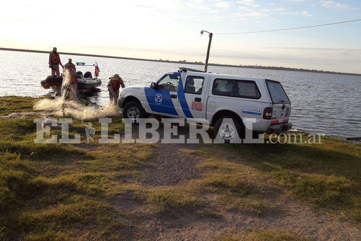 El personal de Prefectura Naval Argentina encontró e incautó las redes prohibidas en aguas del embalse de Río Hondo