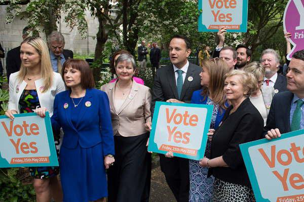 Los irlandeses votan si reforman o no la ley del aborto 