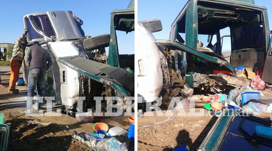 Video  Violento accidente entre una combi y una camioneta