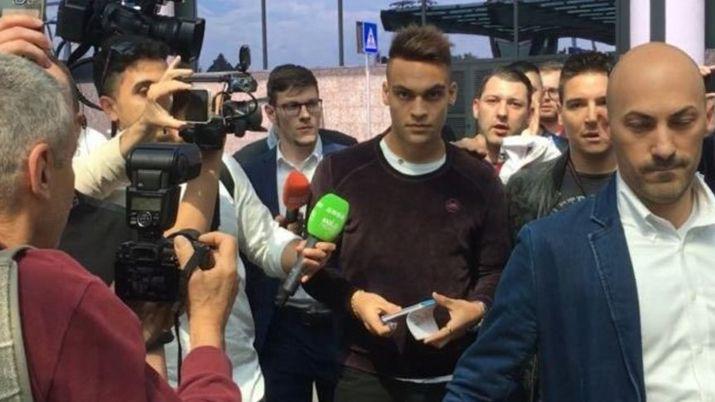 Lautaro Martiacutenez firmoacute con el Inter y dijo que es un suentildeo