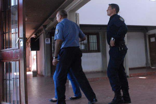 Violoacute a sus hijas lo abandonaron y repitioacute la historia con la nietita