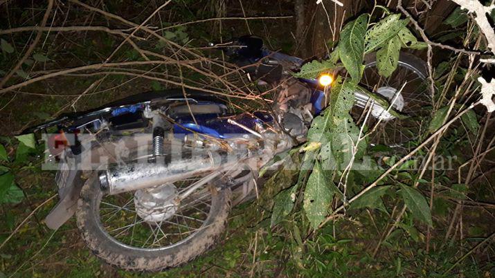 Ojo de Agua- encuentran una moto abandonada en el monte