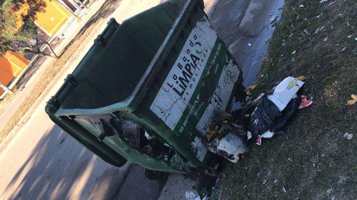Otro contenedor quemado genera repudio en vecinos bandentildeos