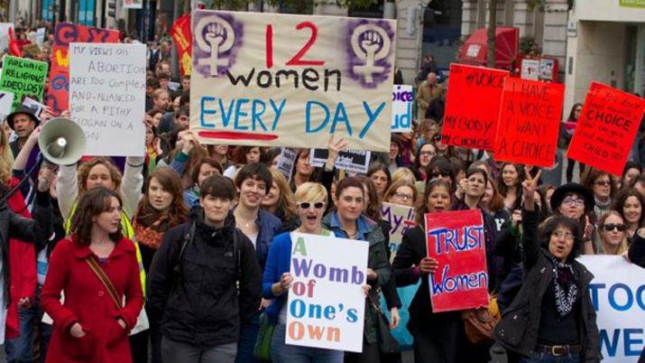 En Irlanda ganoacute el refereacutendum en favor del aborto legal