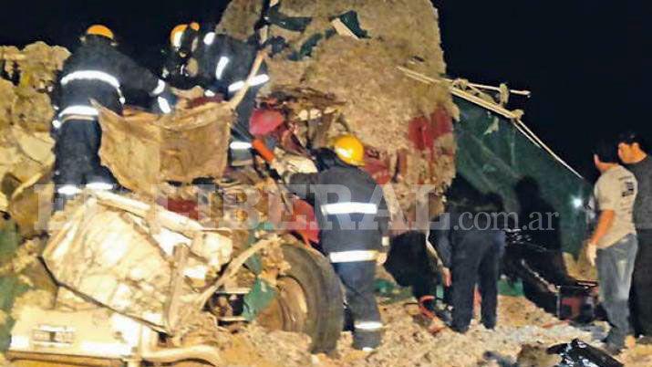 Un triple choque de camiones se cobró la vida de uno de los choferes