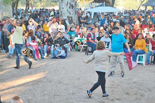 El festejo patrio en Sumampa reunioacute maacutes de 15000 turistas 