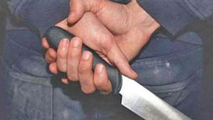 Remisero le quitoacute el cuchillo a un asaltante y lo redujo