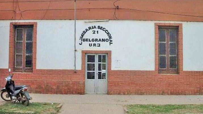 Atacoacute a mordiscones y amenazoacute con un cuchillo a dos policiacuteas