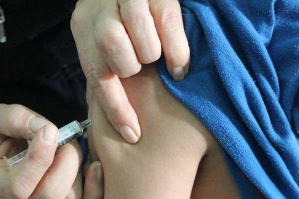 Llegoacute el friacuteo y los meacutedicos destacan la importancia de la vacuna antigripal