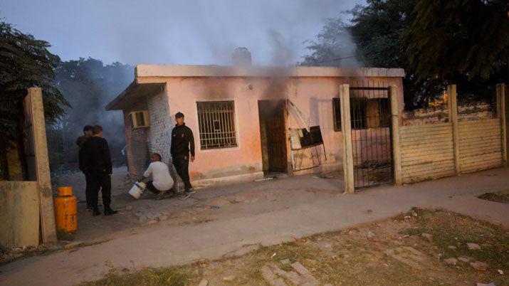 Tres nintildeos con principio de asfixia tras el incendio de su casa