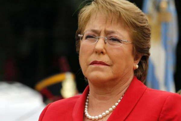 Bachelet dura con la gestioacuten de Pintildeera 