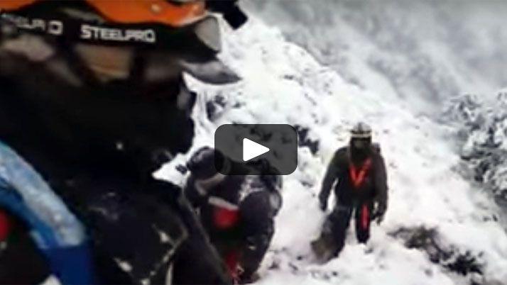 Videos  Bomberos de Catamarca rescatan al helicoacuteptero con 12 funcionarios