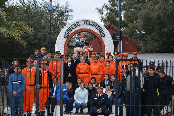 Los Bomberos Voluntarios renuevan su viacutenculo con la gente