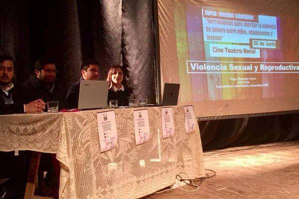 Capacitacioacuten sobre violencia de geacutenero entre nintildeos adolescentes y joacutevenes tuvo una exitosa convocatoria