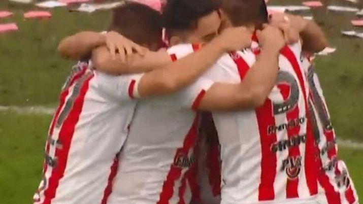 VIDEO  San Martiacuten de Tucumaacuten goleoacute a Sarmiento y volvioacute a Primera