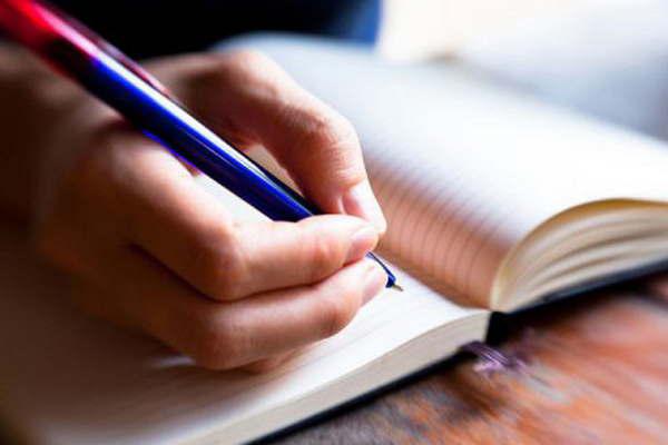 Convocan a estudiantes y egresados de la Unse a 	un concurso universitario de creaciones literarias