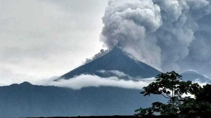 VIDEO Ya son 62 los muertos por la erupcioacuten del Volcaacuten de Fuego