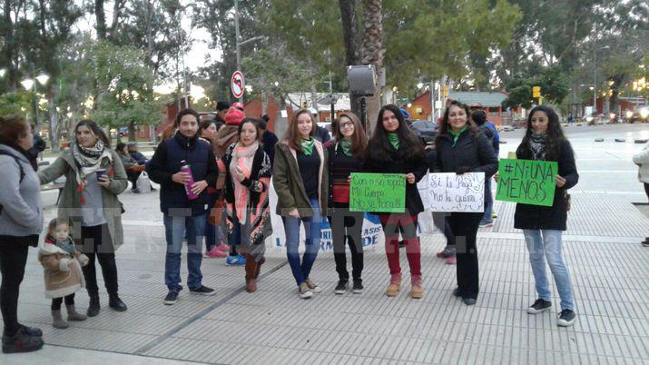 La marcha #Niunamenos tambieacuten sumoacute adeptos en Las Termas