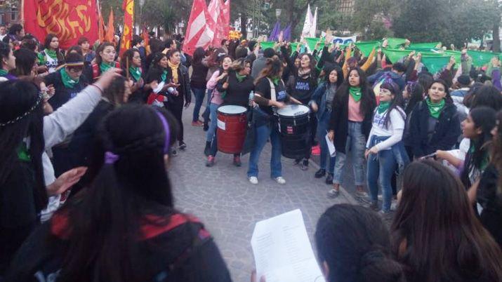 La marcha por Ni una menos se replica en Santiago del Estero