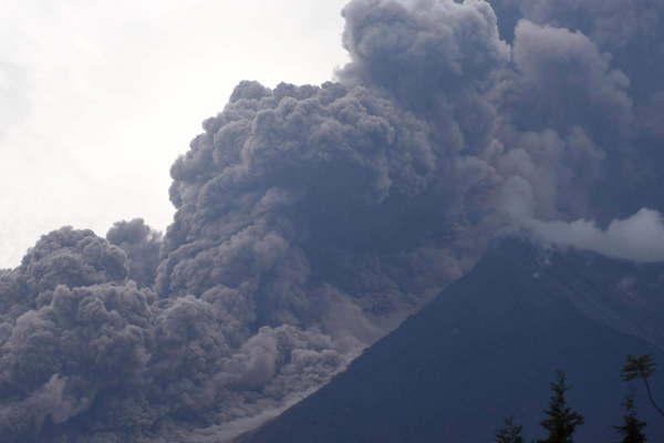 En medio de los rescates hubo una nueva explosioacuten que detuvo las tareas