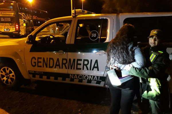 Madre e hija bolivianas fueron detenidas cuando traficaban maacutes de 9 kilos de cocaiacutena