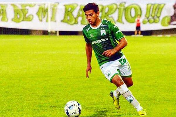 Jonathan Bay se acerca a Central Coacuterdoba