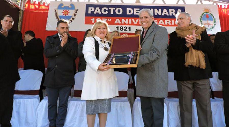 Neder presidioacute el acto por el Pacto de Vinaraacute
